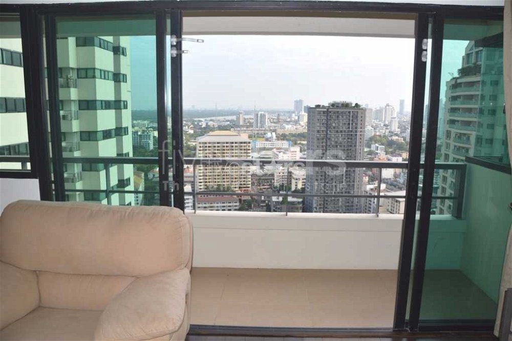 3-bedroom high floor spacious unit for sale in the heart of Sathorn 1791390918
