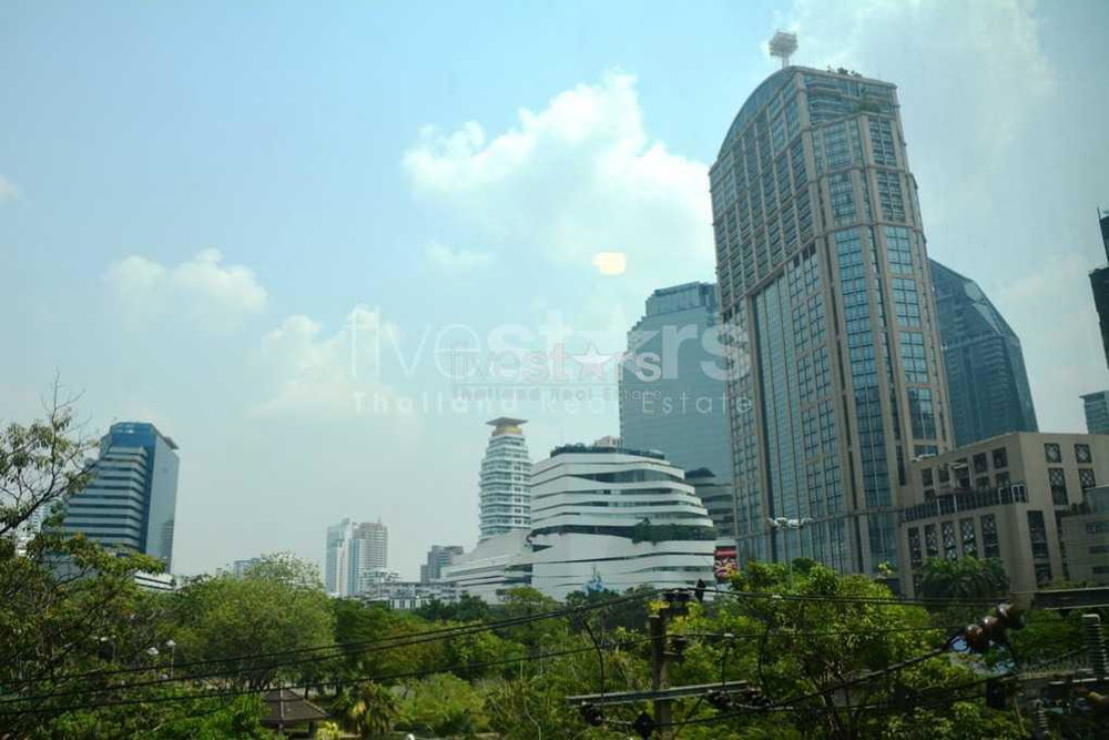 3-bedroom condo right next to Benjasiri Park & 500m from BTS Phromphong 1117309917