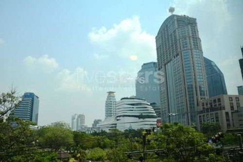 3-bedroom condo right next to Benjasiri Park & 500m from BTS Phromphong 1117309917