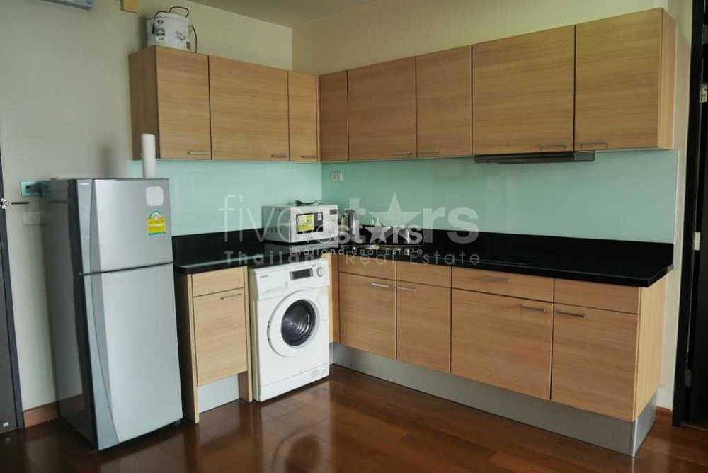 1-bedroom condo for sale close to BTS Chidlom 1844655245