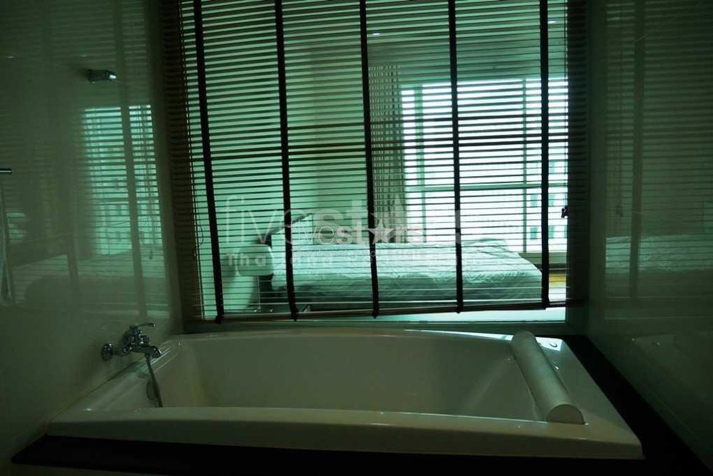 1-bedroom condo for sale close to BTS Chidlom 1844655245