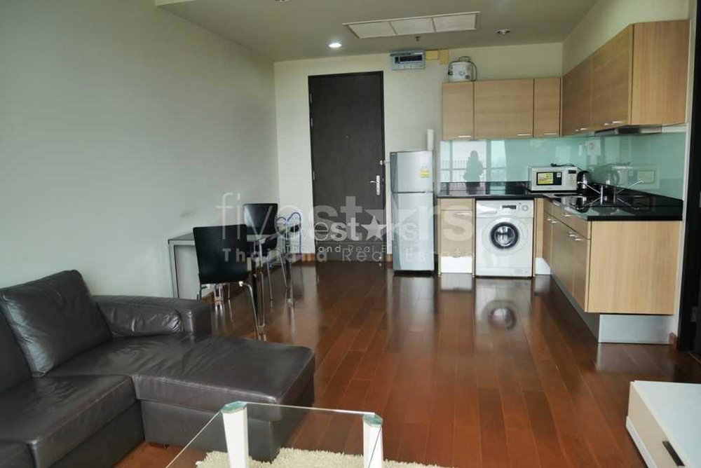 1-bedroom condo for sale close to BTS Chidlom 1844655245