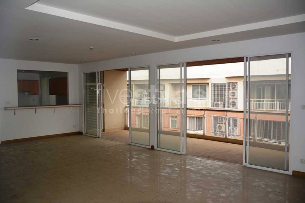 4-bedroom spacious unit in the heart of Phromphong 792871666