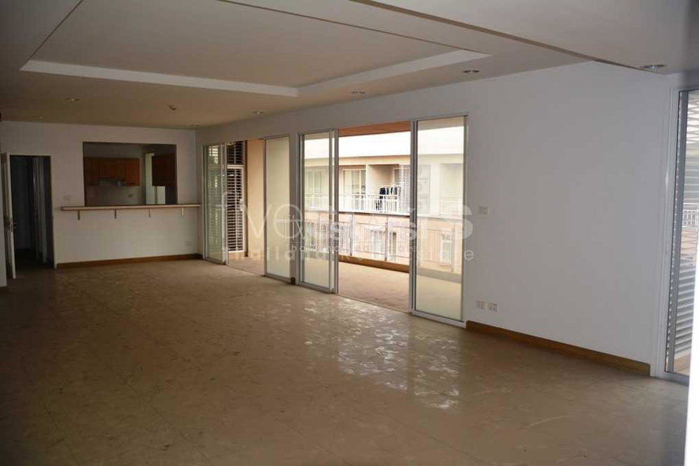 4-bedroom spacious unit in the heart of Phromphong 792871666