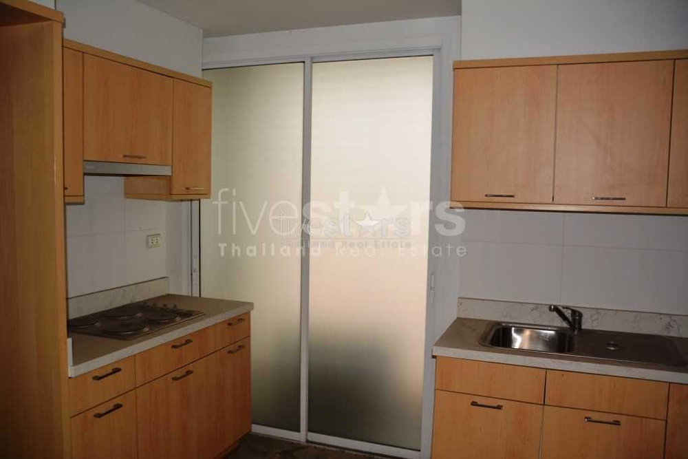 4-bedroom spacious unit in the heart of Phromphong 792871666