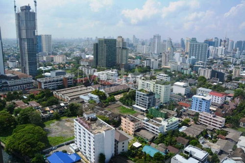 2-bedroom modern high floor unit close to Thonglor 4128428578