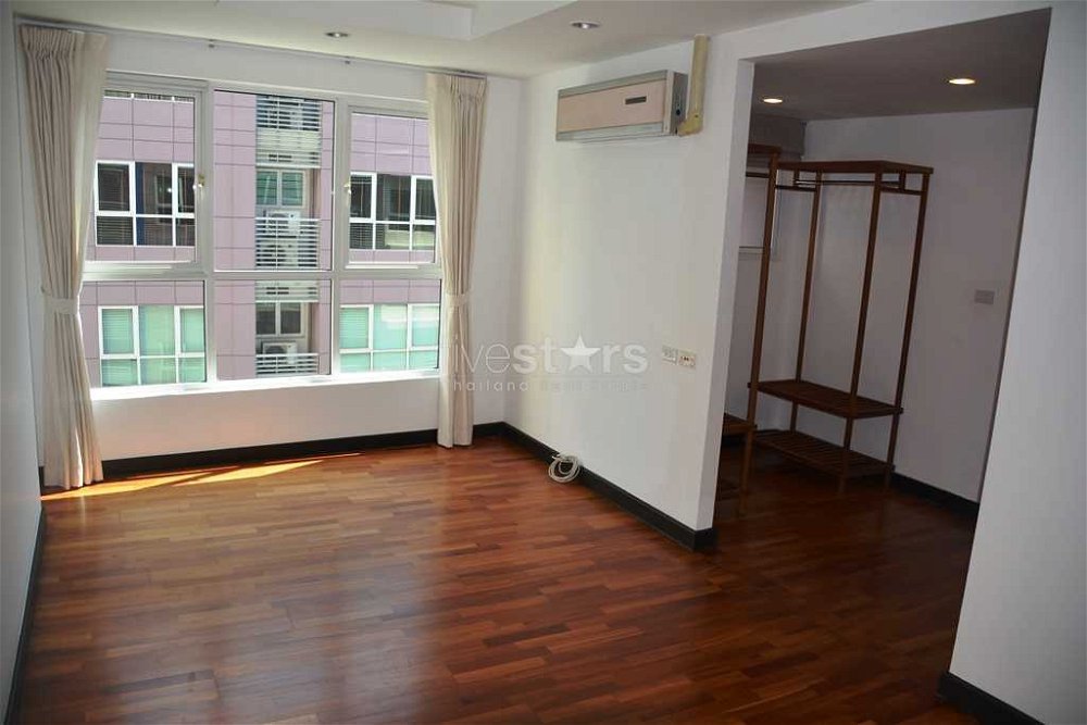 4-bedroom spacious condo in the Ekamai area 616979678