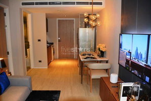 1-bedroom modern condo very close to BTS Ploenchit 3806234144