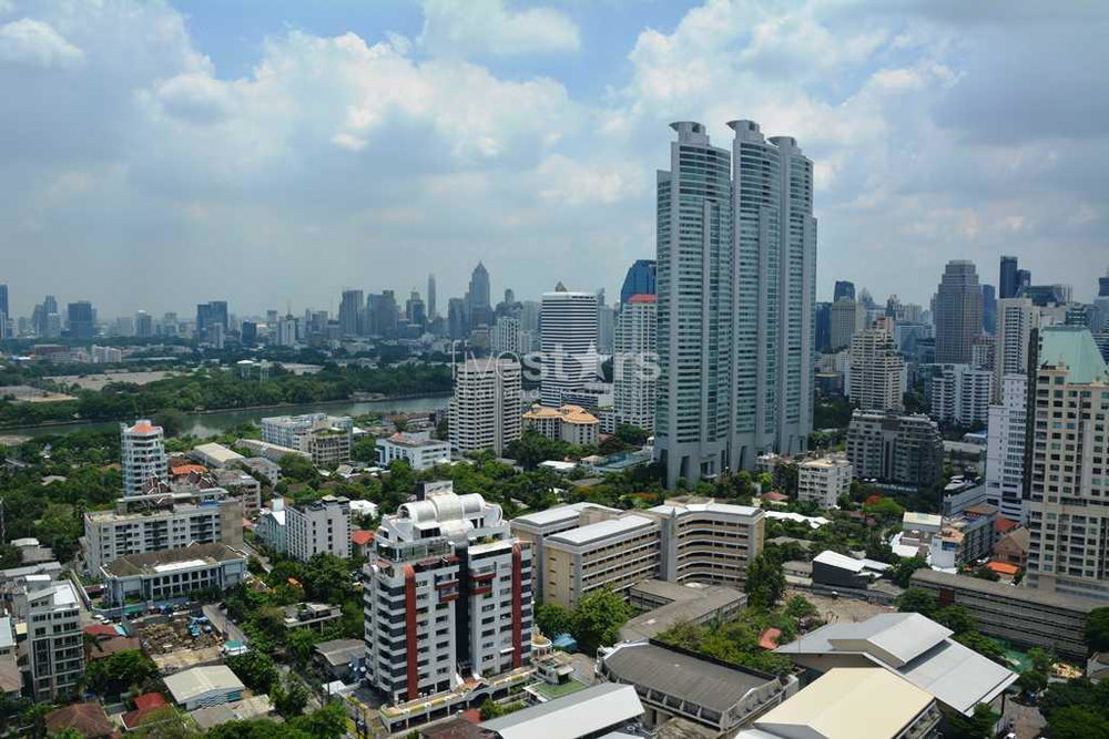 Modern high floor studio on Sukhumvit 24 48664396