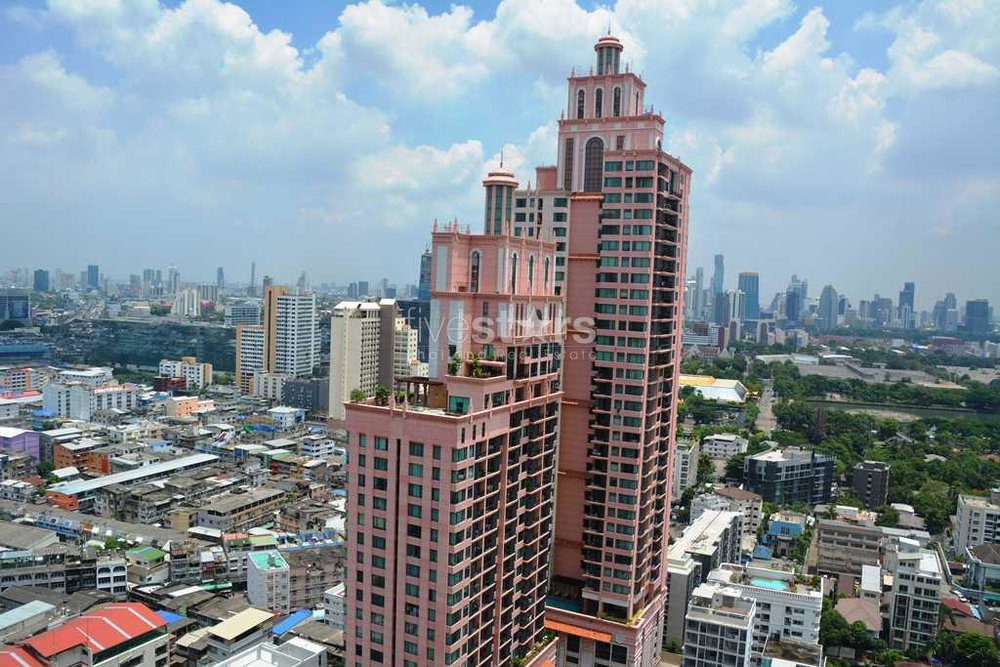Modern high floor studio on Sukhumvit 24 48664396