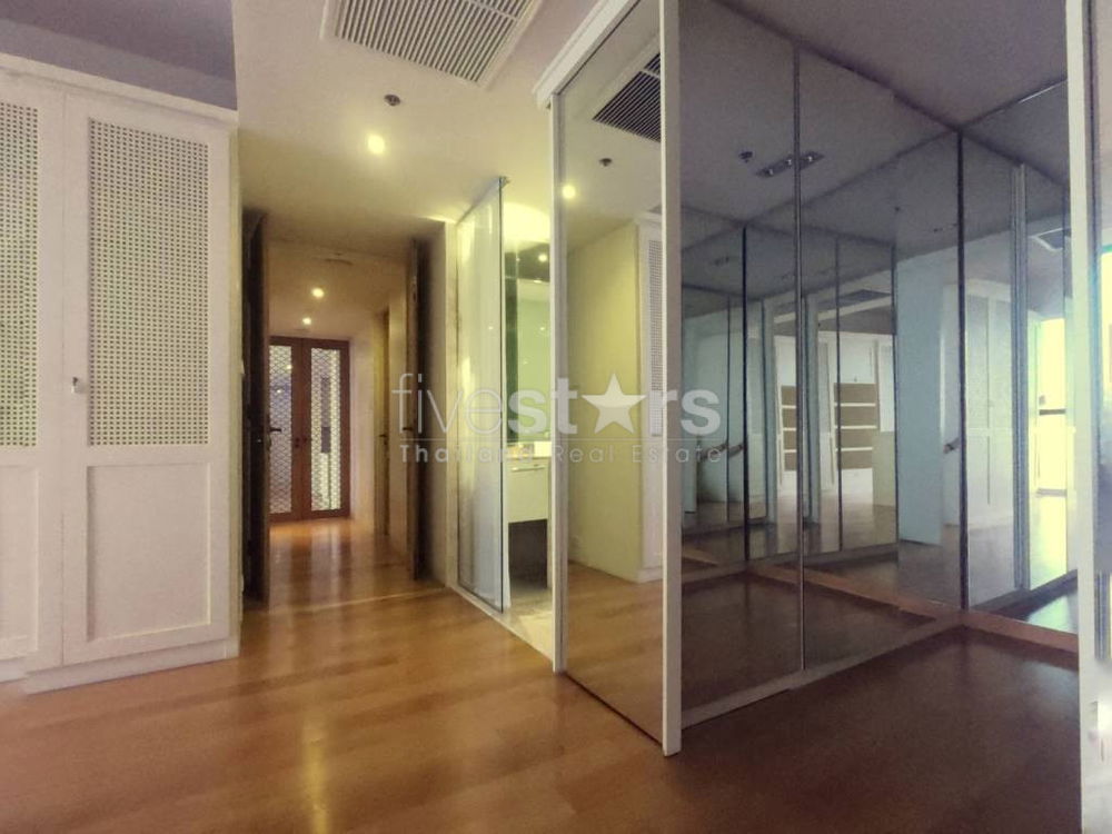 3 bedroom high floor condo for sale on Sathorn 3524355716