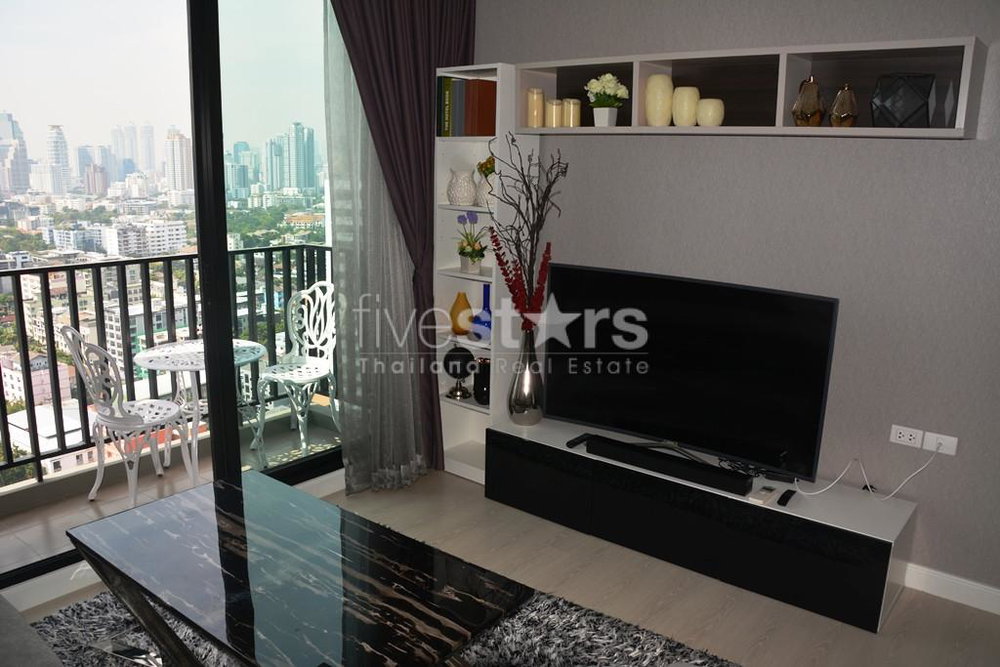 3-bedroom high floor corner unit located in the Petchaburi/Thonglor area 91047632