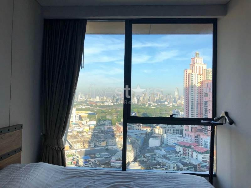 Modern 1 bedroom condominium for rent in Promphong 4040729953