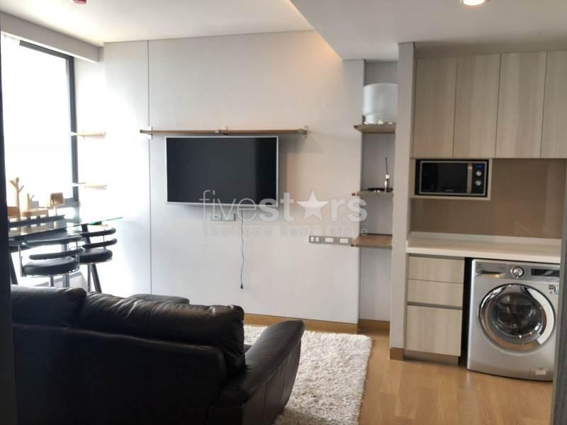 Modern 1 bedroom condominium for rent in Promphong 4040729953