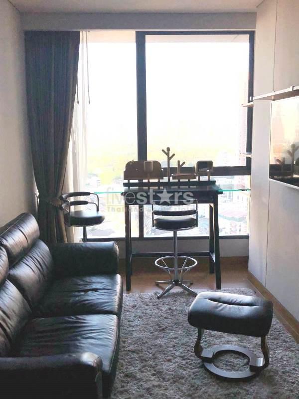 Modern 1 bedroom condominium for rent in Promphong 4040729953