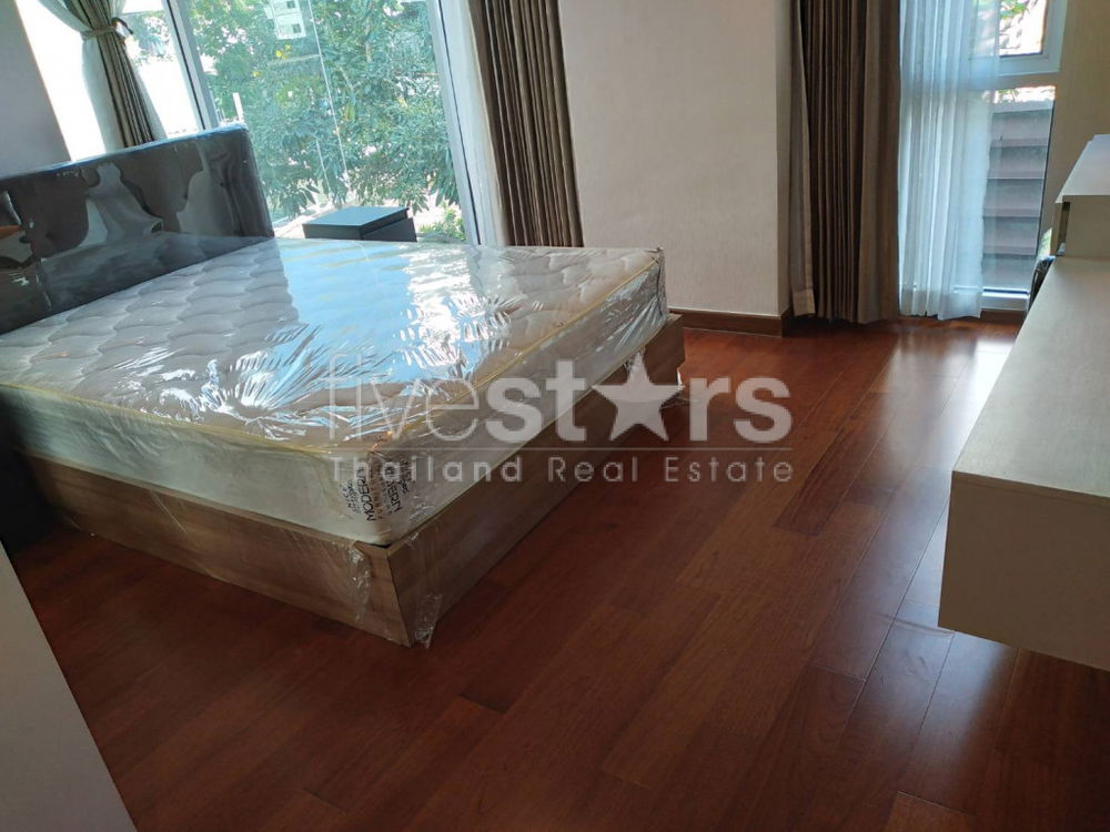 Modern 2-bedroom condo within easy reach of BTS Nana 1692169354