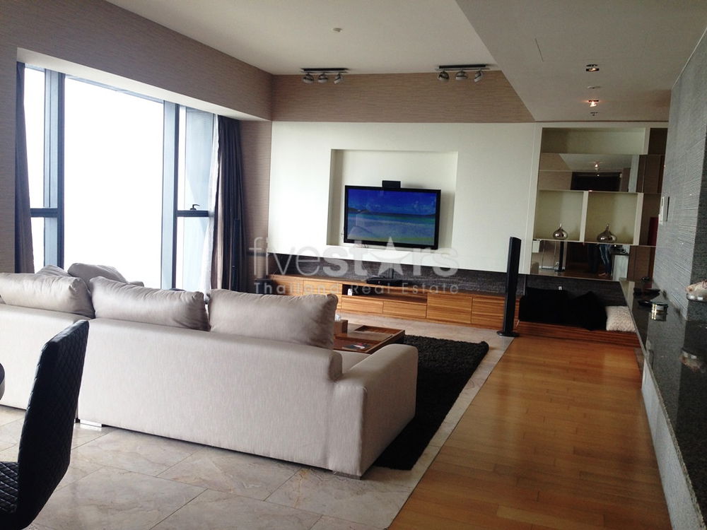 3-bedroom spacious condo with panoramic views in Sathorn 4005482658