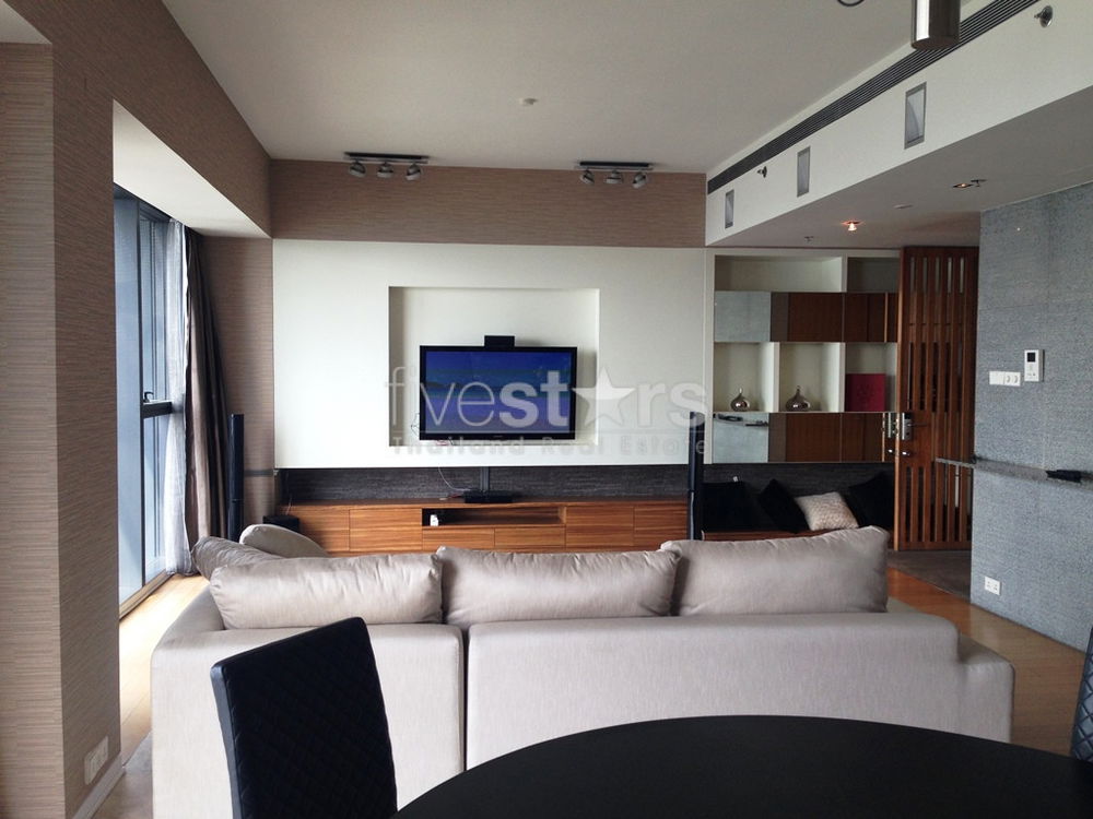 3-bedroom spacious condo with panoramic views in Sathorn 4005482658