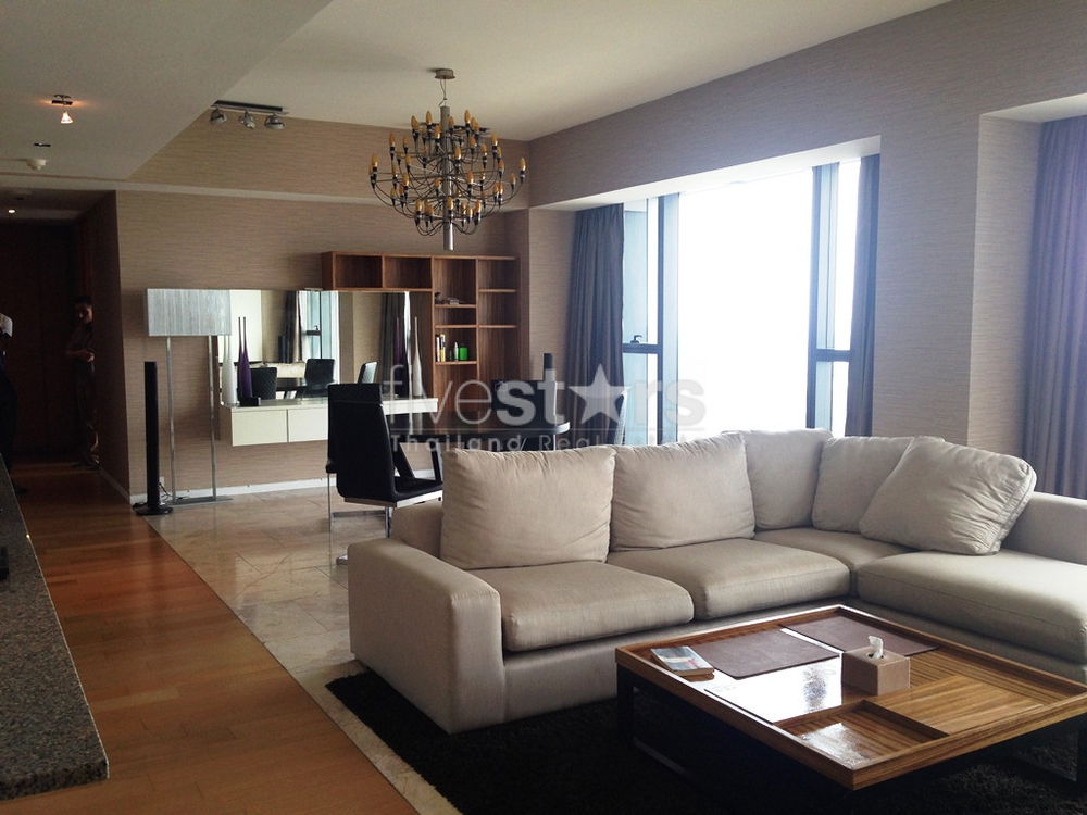 3-bedroom spacious condo with panoramic views in Sathorn 4005482658