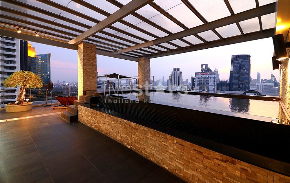 4-bedroom penthouse with private pool close to BTS Asoke 3922924731