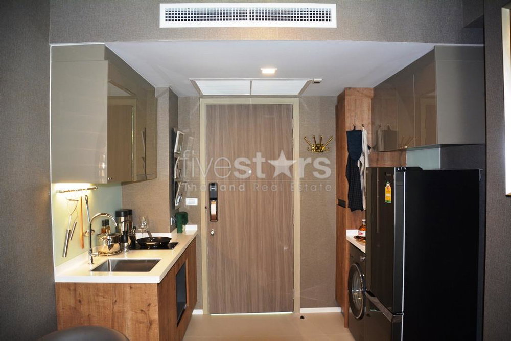 New 1-bedroom condo in the heart of Phromphong 2791684810