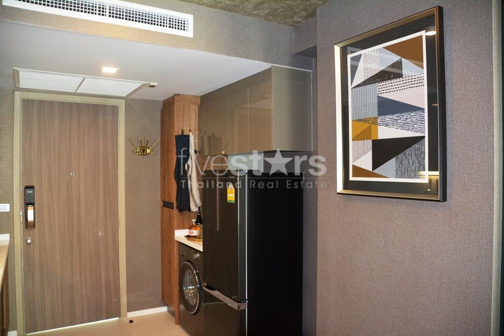 New 1-bedroom condo in the heart of Phromphong 2791684810