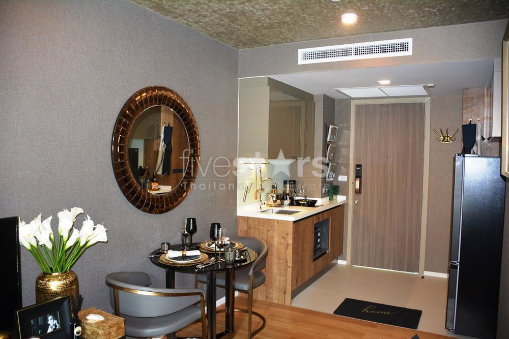 New 1-bedroom condo in the heart of Phromphong 2791684810