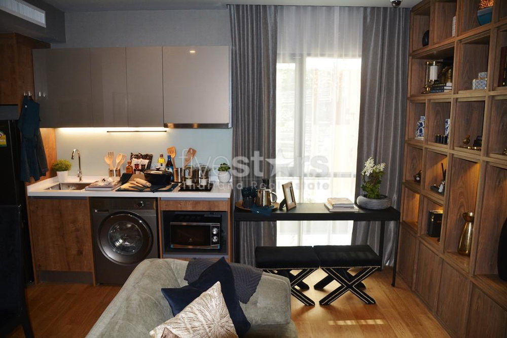 2-bedroom new condo in the Phromphong area 1215028198