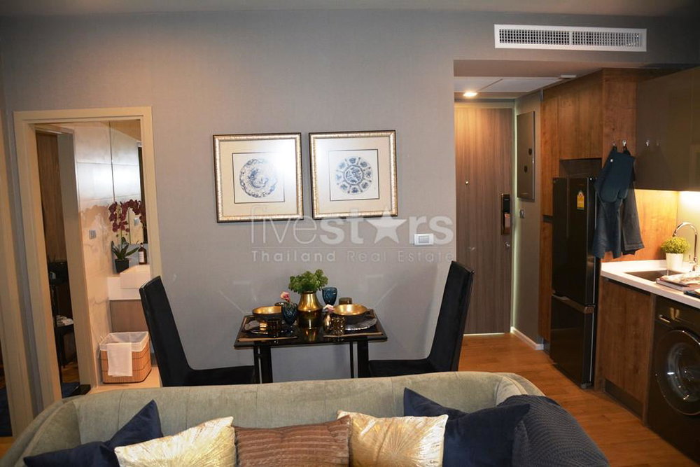 2-bedroom new condo in the Phromphong area 1215028198