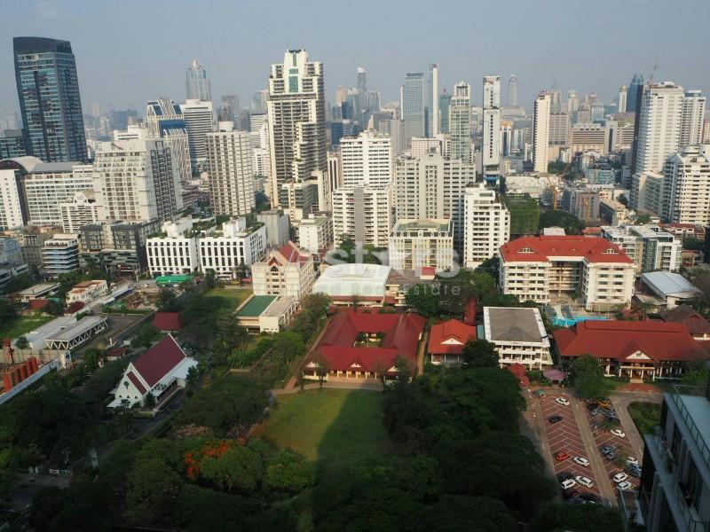 2 bedroom condo for sale close to Asoke BTS station. 1531733642