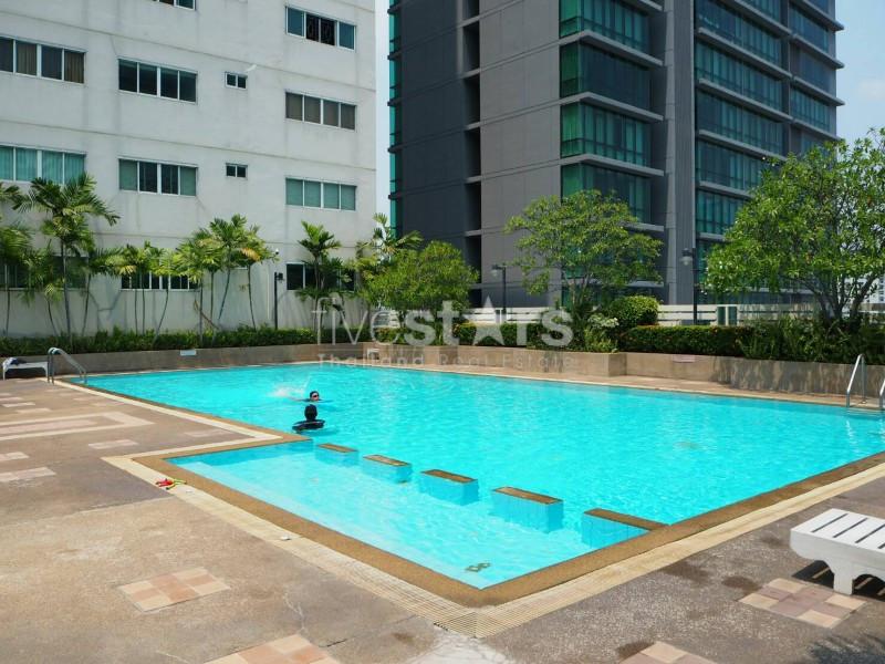 2 bedroom condo for sale close to Asoke BTS station. 1531733642