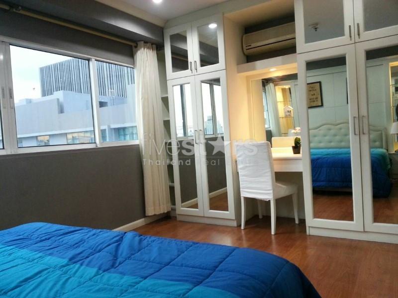 2 bedroom condo for sale close to Asoke BTS station. 1531733642