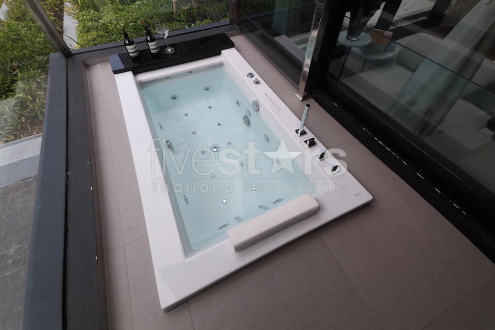Beautiful 2 bedroom duplex condominium for sale in Ekamai 4134911960