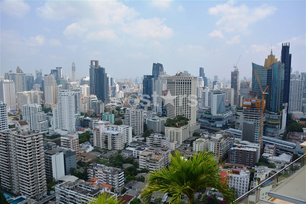 4-bedroom penthouse with lake views close to BTS Asoke 4019344204