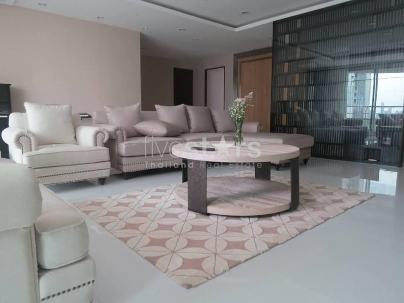 4 bedrooms condo for sale in Phromphong 1444183882