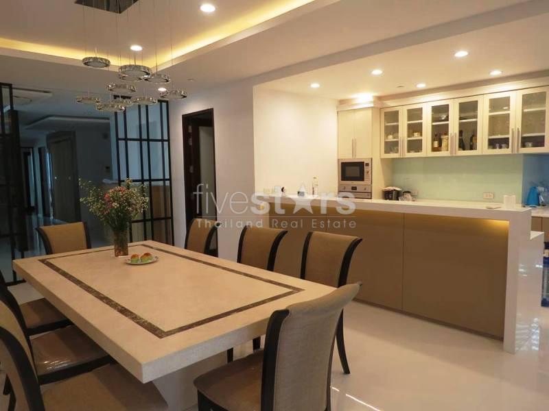4 bedrooms condo for sale in Phromphong 1444183882