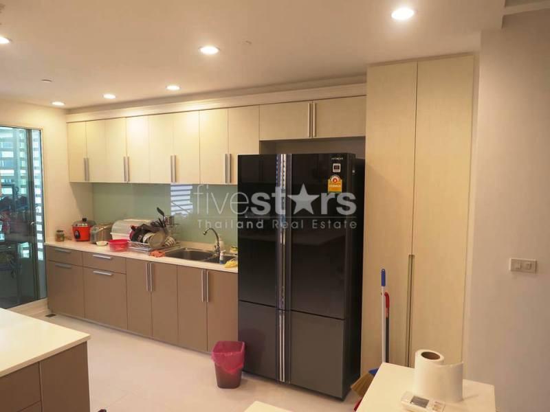 4 bedrooms condo for sale in Phromphong 1444183882