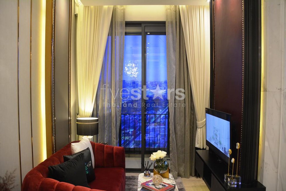 1-bedroom high-end condo for sale close to Siam 1351732819