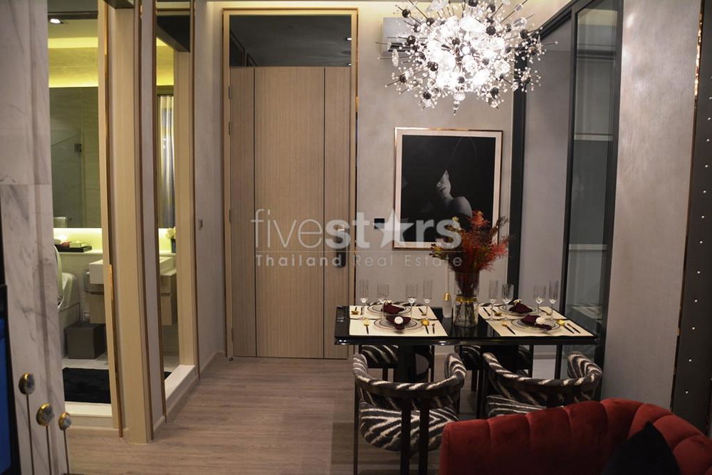 1-bedroom high-end condo for sale close to Siam 1351732819