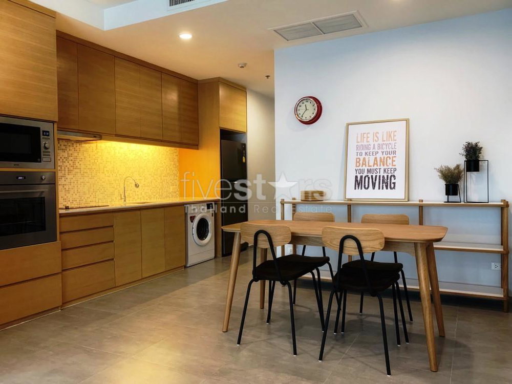 2-bedroom spacious condo a mere 300m from BTS Ekamai 2979325634
