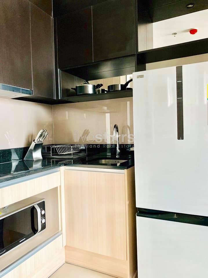 Corner unit 1 bedroom condo for sale near BTS Asoke 4007139551