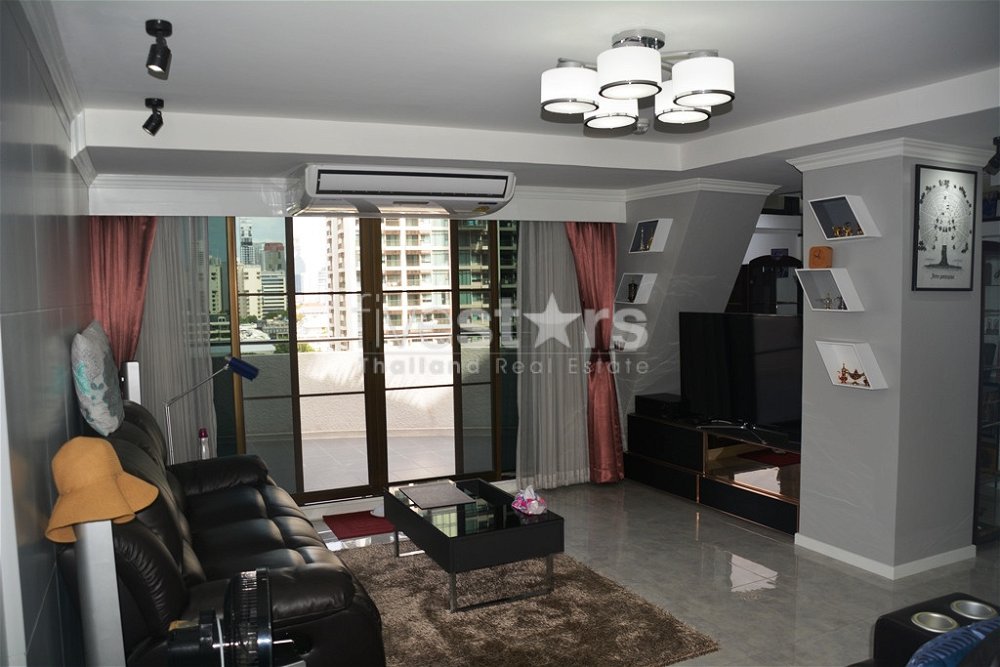 Spacious 3-bedroom condo in Phromphong area 165365136