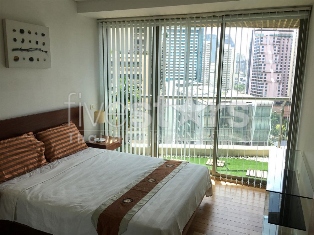 High floor 1 bedroom condo for rent near BTS Asoke 2963951904