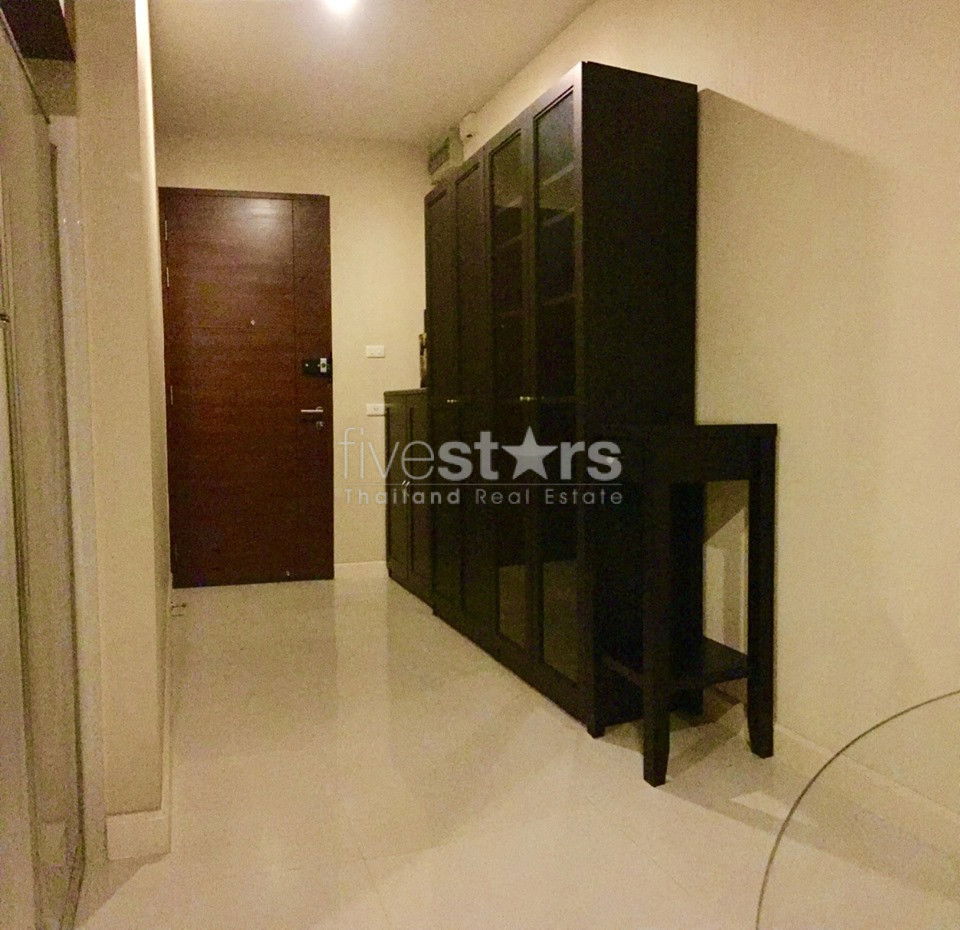 Large 1 bedroom condo for sale near BTS Nana 2191274914