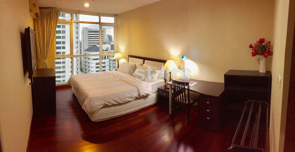 Large 1 bedroom condo for sale near BTS Nana 2191274914