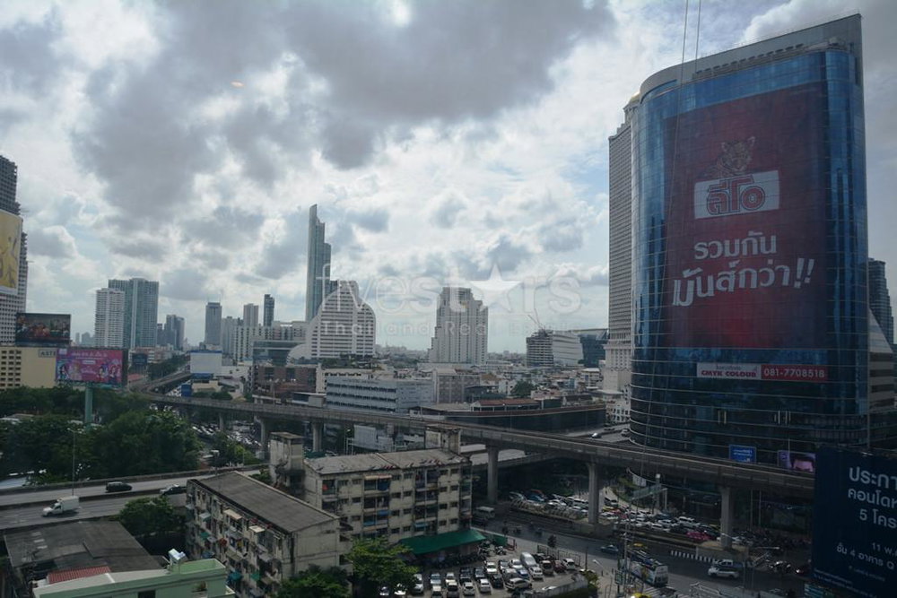 Large & modern 1-bedroom condo in Sathorn/Surasak area 2397220822