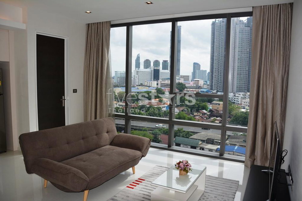 Large & modern 1-bedroom condo in Sathorn/Surasak area 2397220822