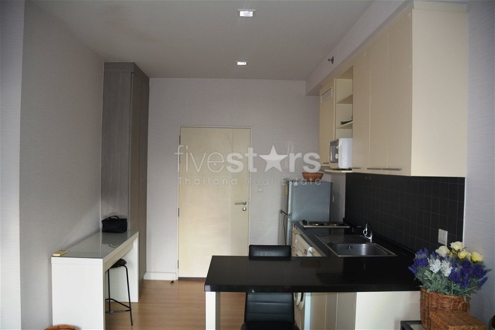 1-bedroom condo in residential area of Sathorn 855543682