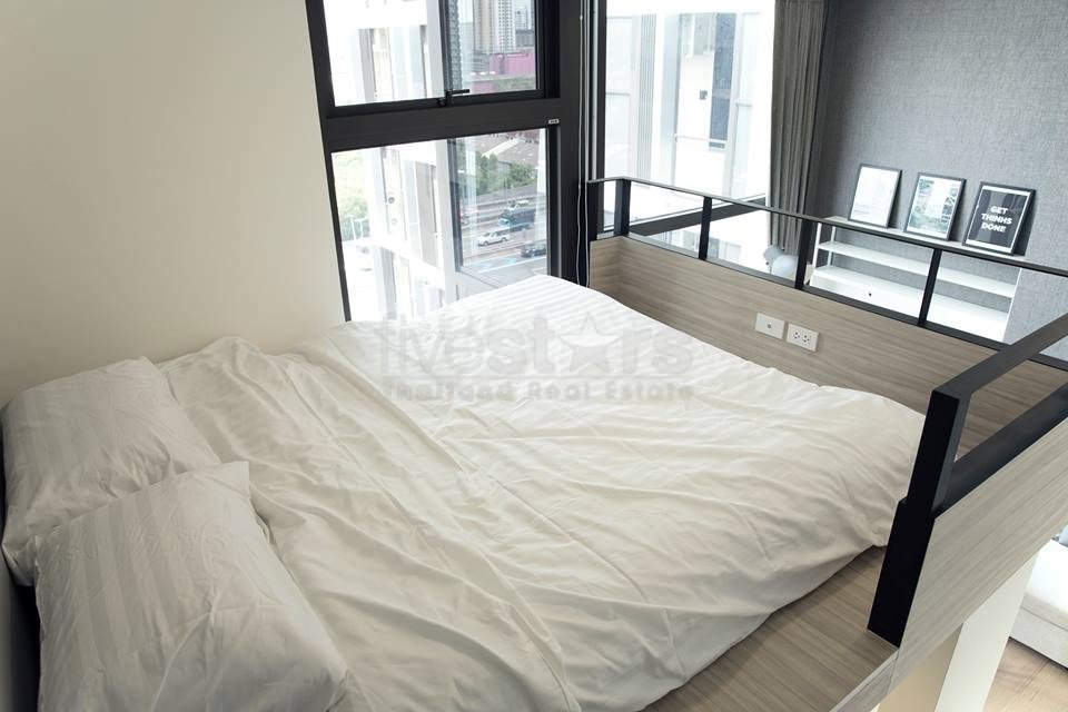 Duplex 1 bedroom condo for sale close to MRT Petchburi 1682149417