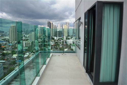 Modern 2 bedrooms high floor for rent near BTS Thonglor 3024306519